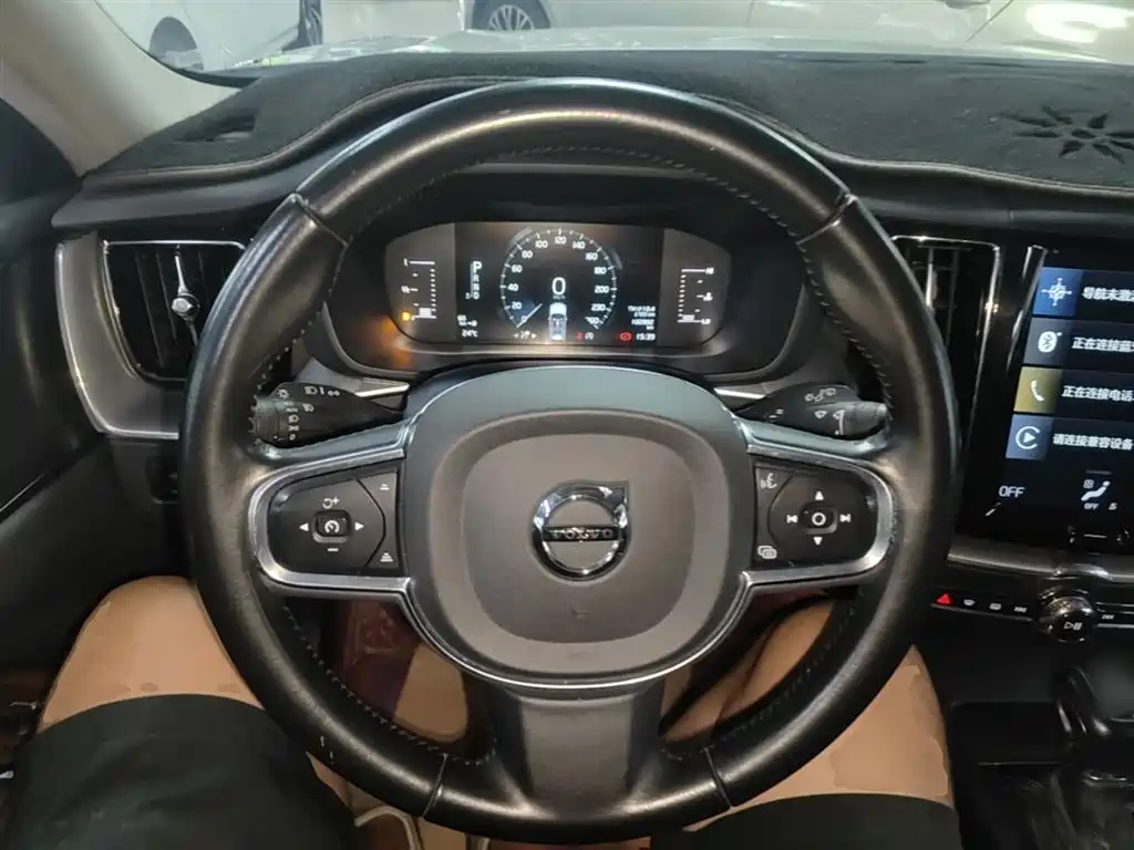 Volvo XC60 2020 — фото 11