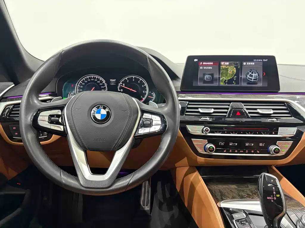 BMW 5 Series 2018 — фото 9