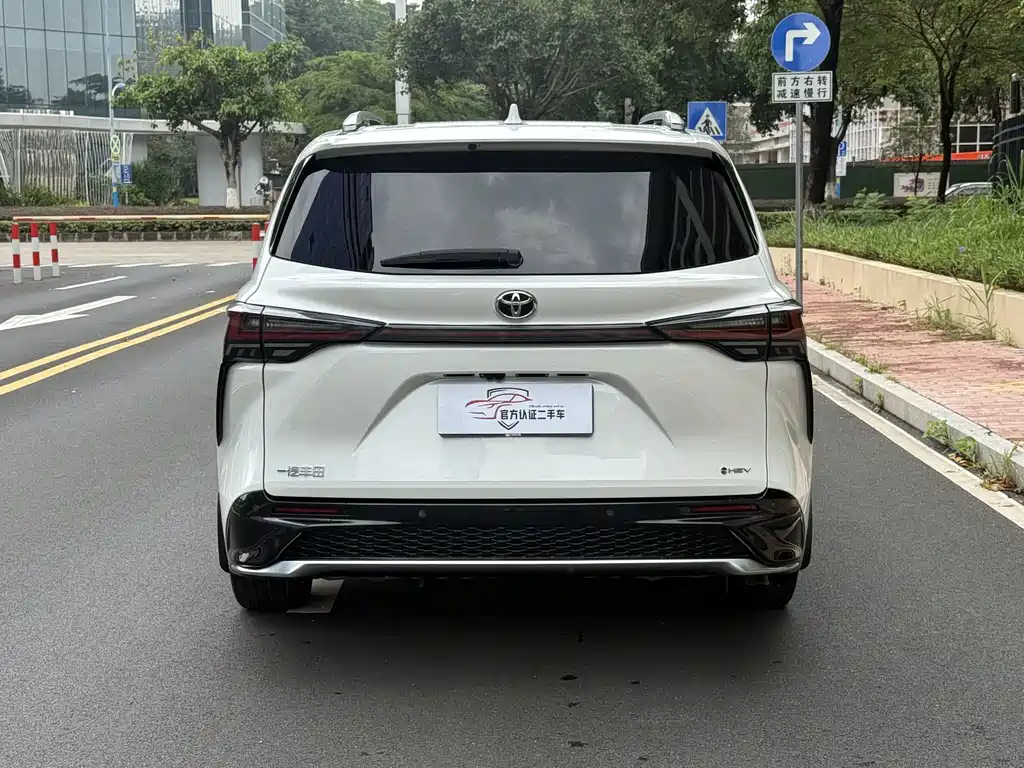 Toyota Granvia 2024