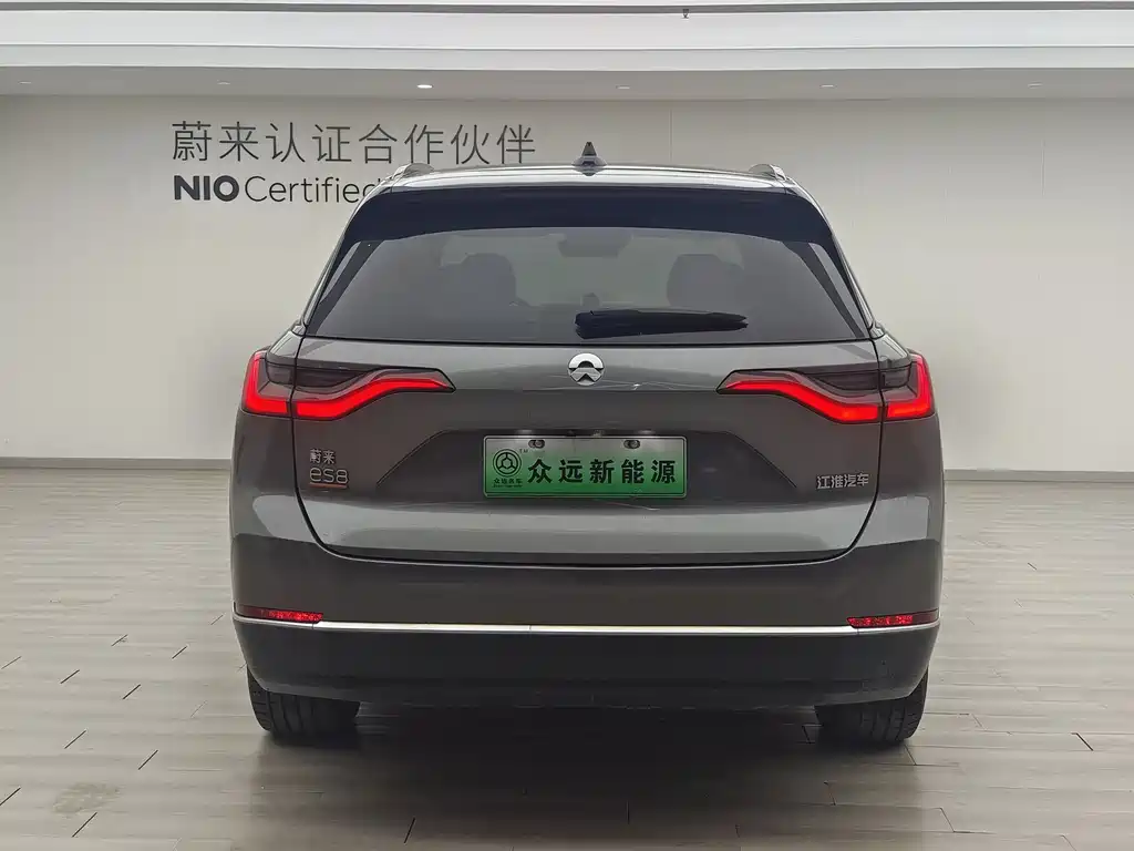 NIO ES8 2021