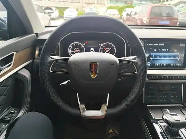 Hongqi HS7 2022