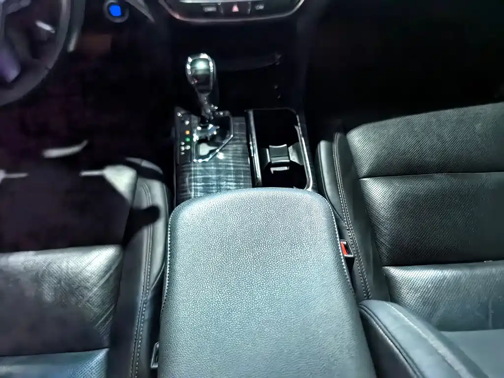 Toyota Crown 2017 — фото 14