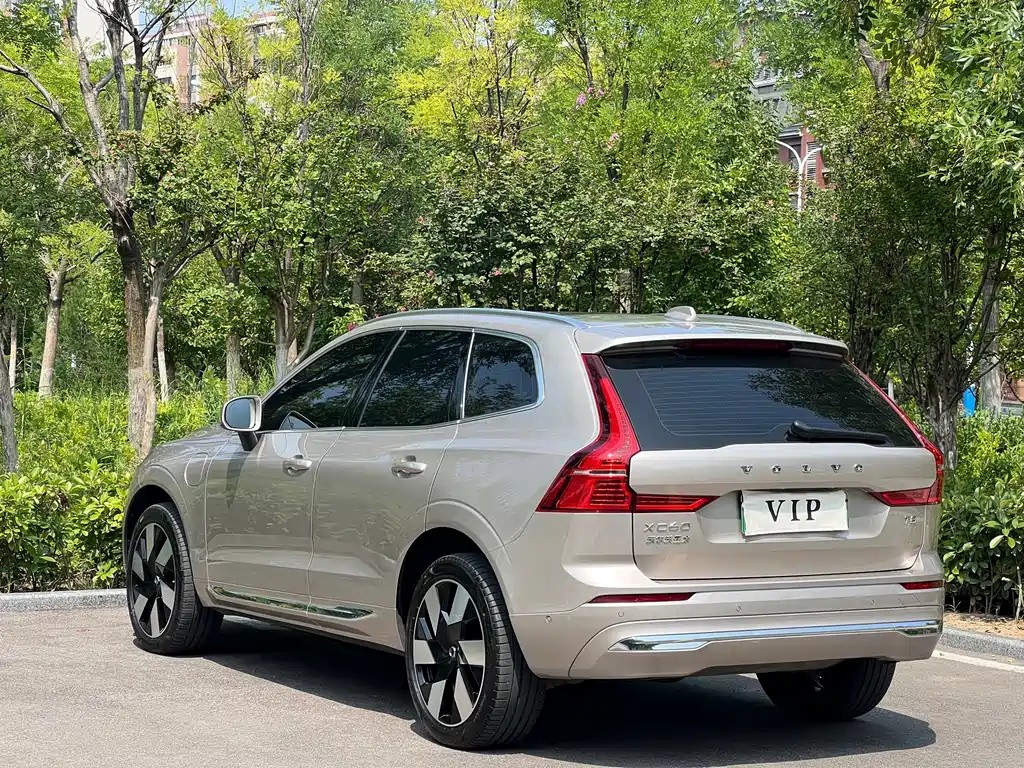 Volvo XC60 Plug-In Hybrid 2025 — фото 6
