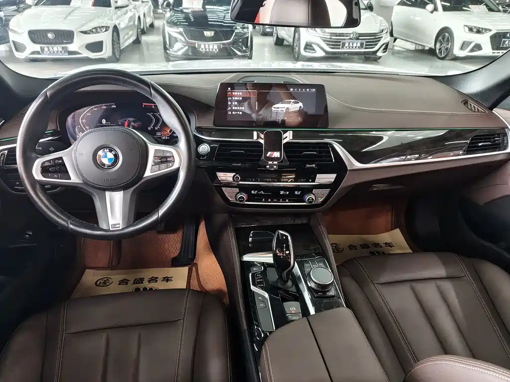 BMW 5 Series 2020 — фото 10