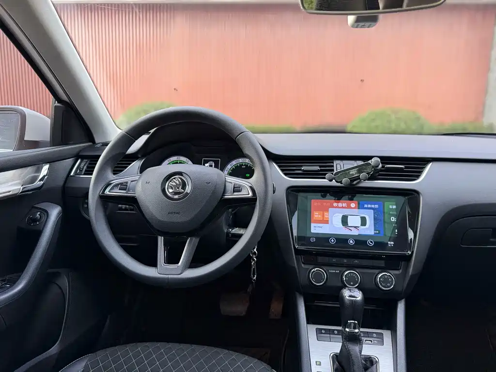 Skoda Octavia 2019 — фото 22