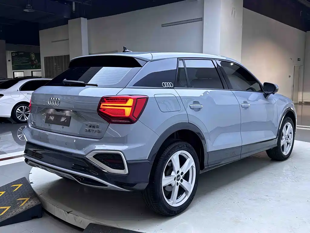Audi Q2L 2023 — фото 6