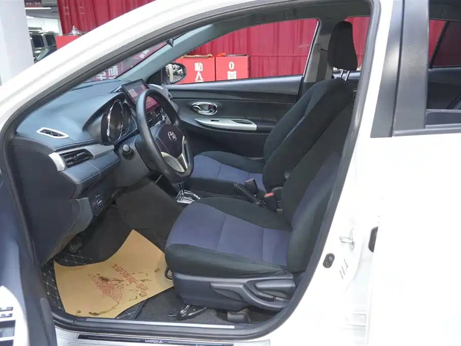 Toyota Yaris L 2017 — фото 14