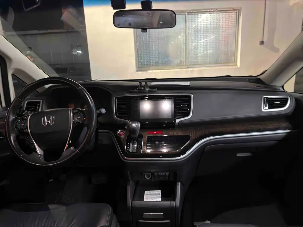 Honda Odyssey 2018 — фото 15