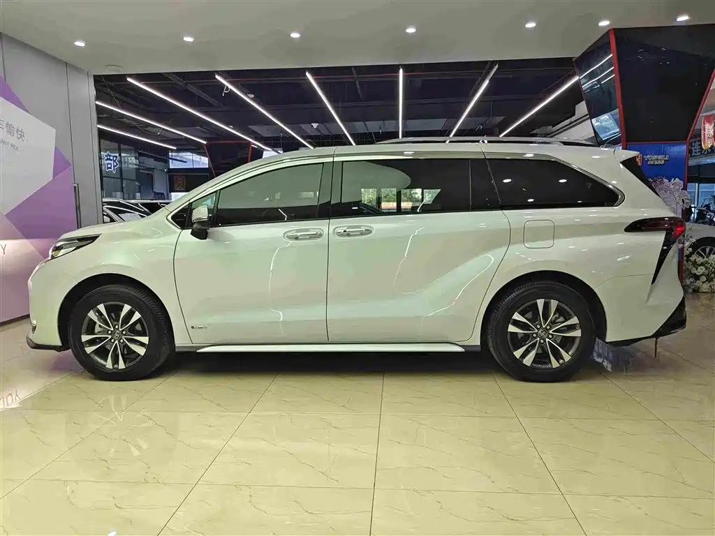 Toyota Granvia 2024