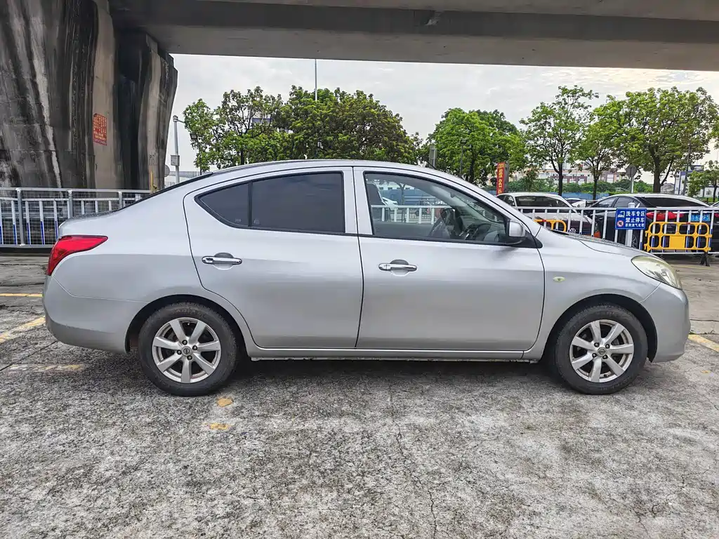 Nissan Sunny 2013