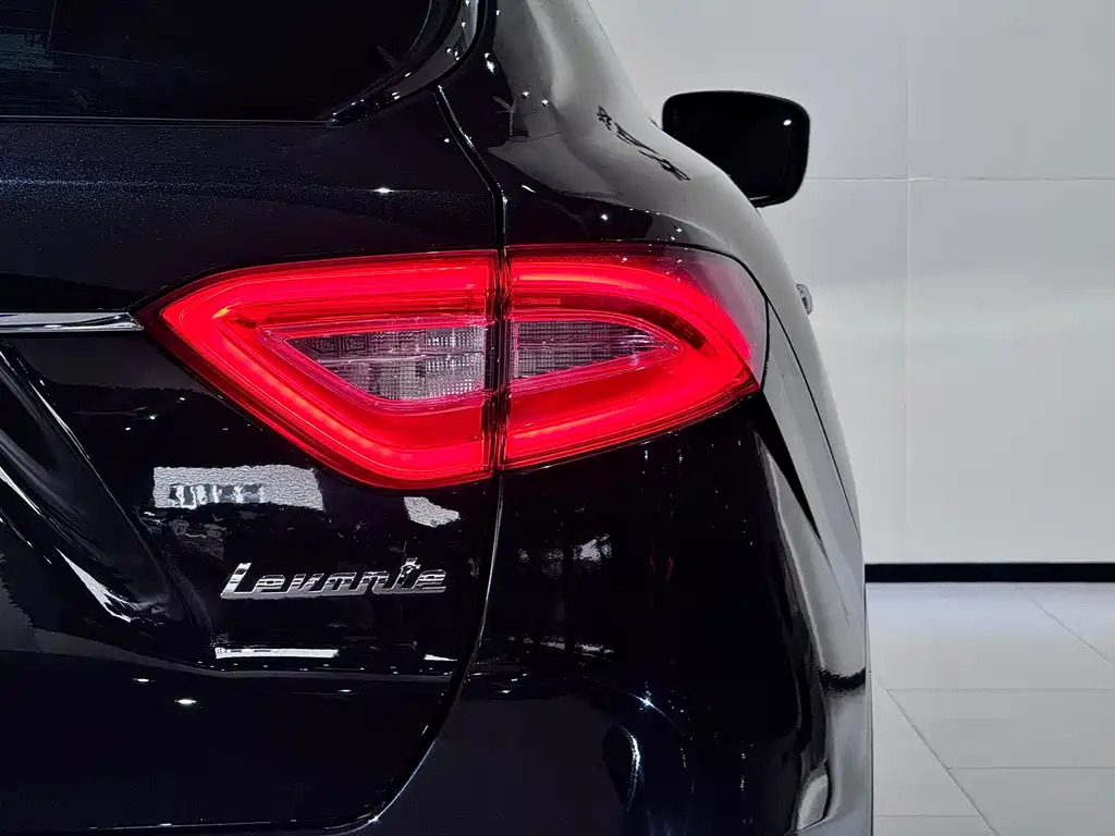 Maserati Levante 2018 — фото 13
