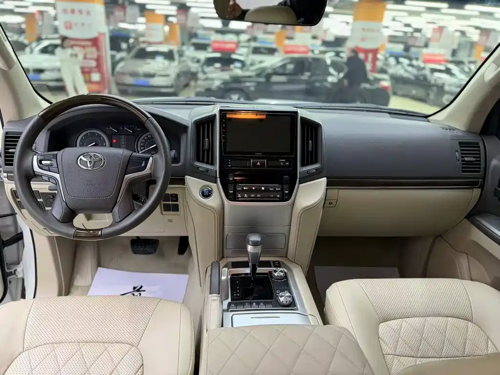 Toyota Land Cruiser 2019 — фото 8