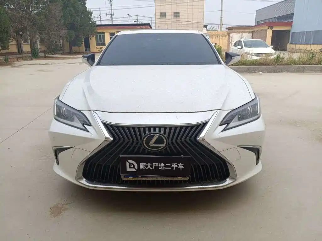 Lexus ES 2021