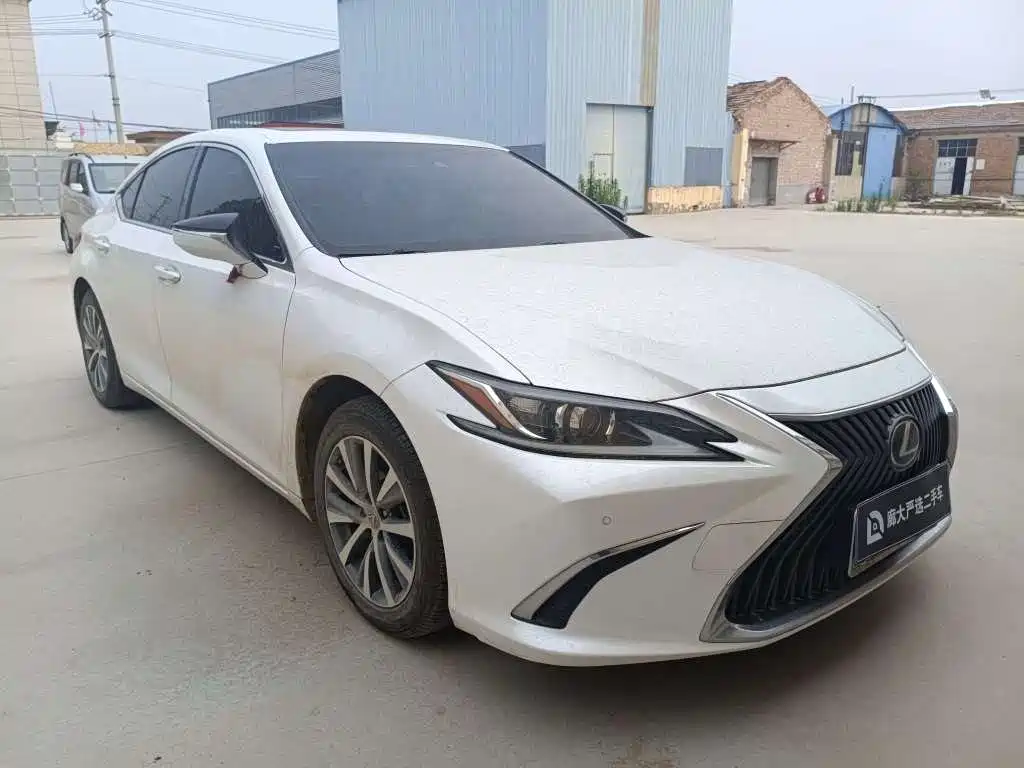Lexus ES 2021