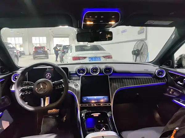 Mercedes-Benz C-Class 2024