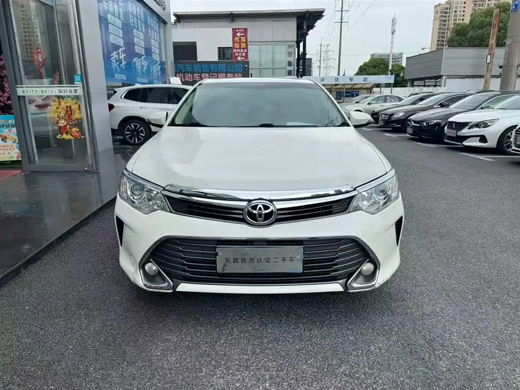 Toyota Camry 2016 — фото 12