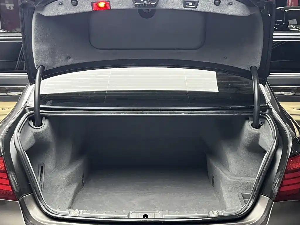 BMW 7 Series 2013 — фото 25