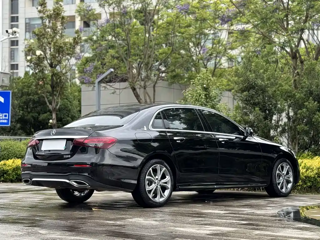 Mercedes-Benz E-Class 2022 — фото 4