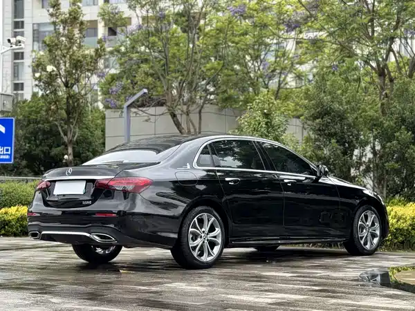Mercedes-Benz E-Class 2022