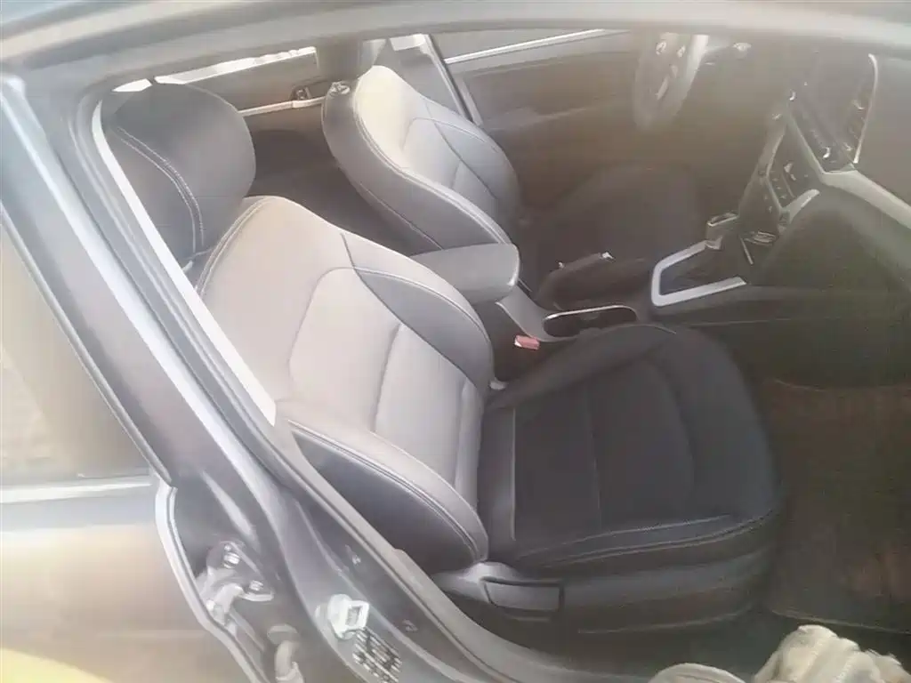Hyundai Elantra 2017 — фото 25