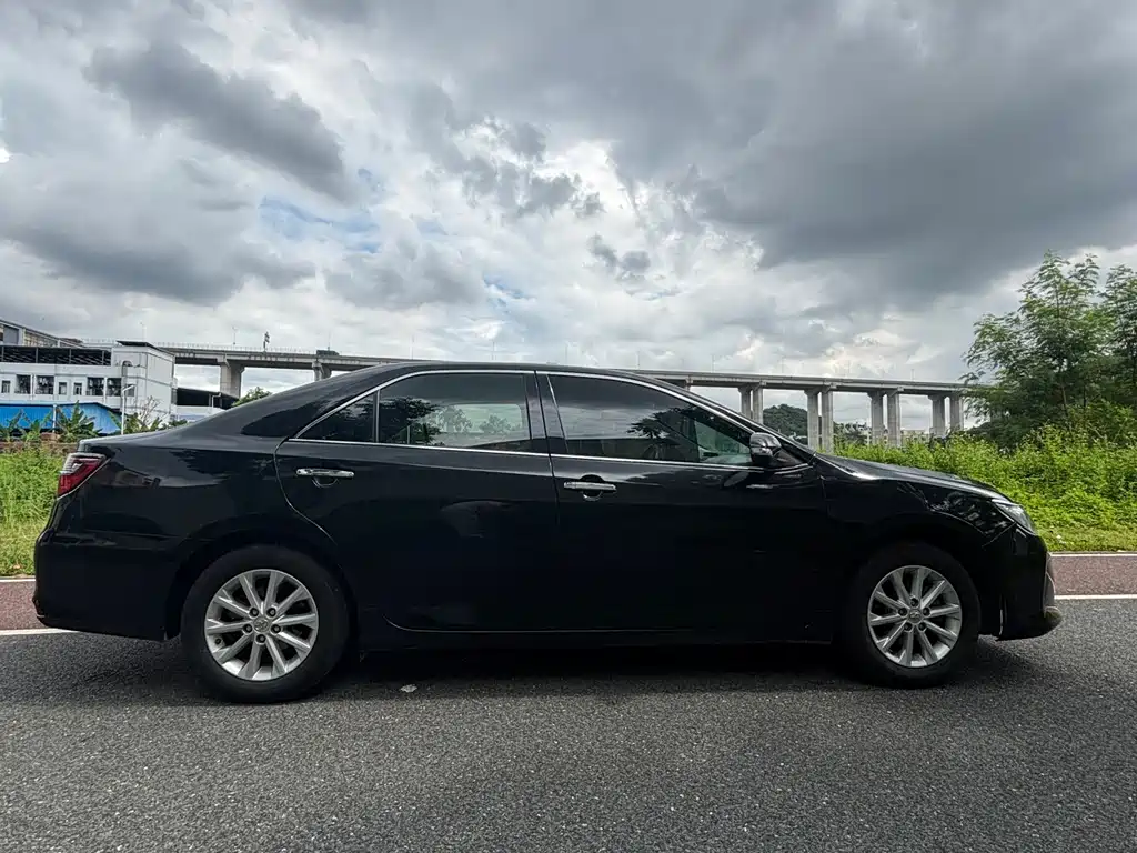 Toyota Camry 2017 — фото 23