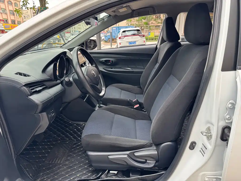 Toyota Yaris L 2019 — фото 9