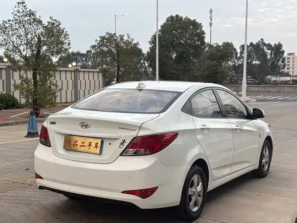 Hyundai Accent 2015