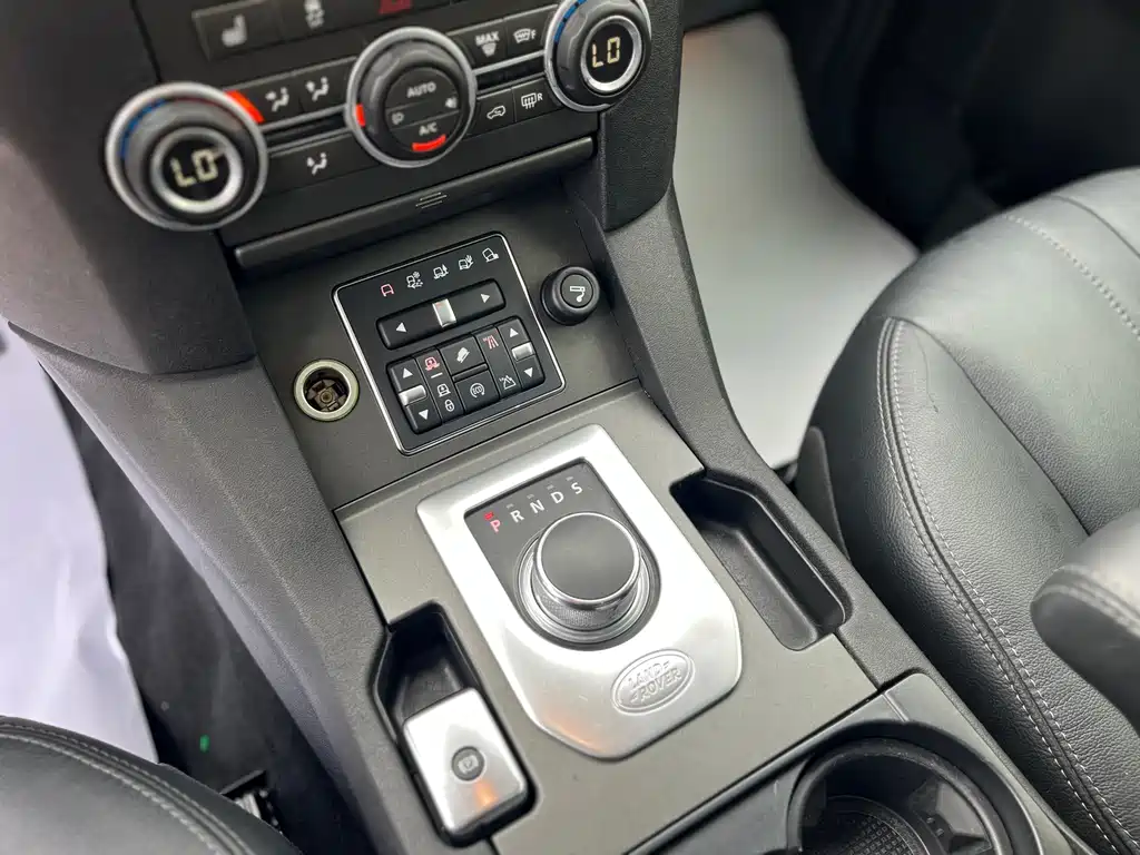 Land Rover Discovery 2016 — фото 13