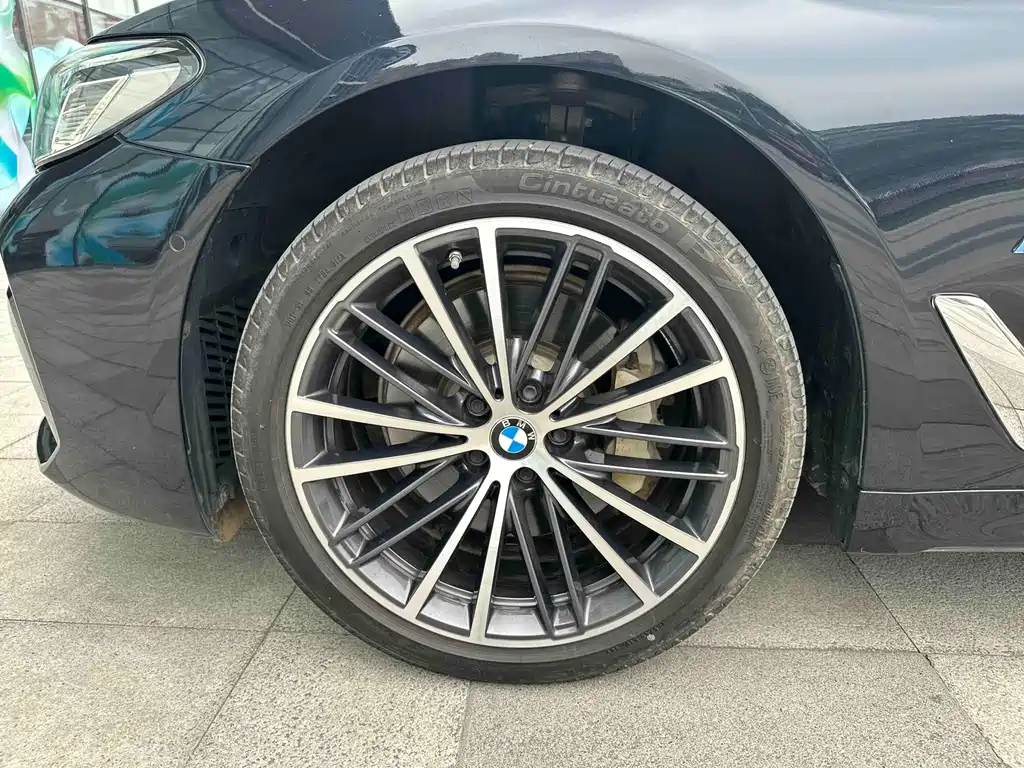 BMW 5 Series 2021 — фото 10