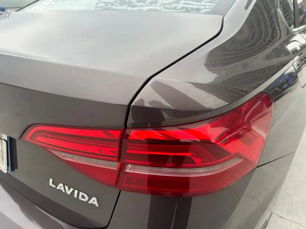 Volkswagen Lavida 2018 — фото 16