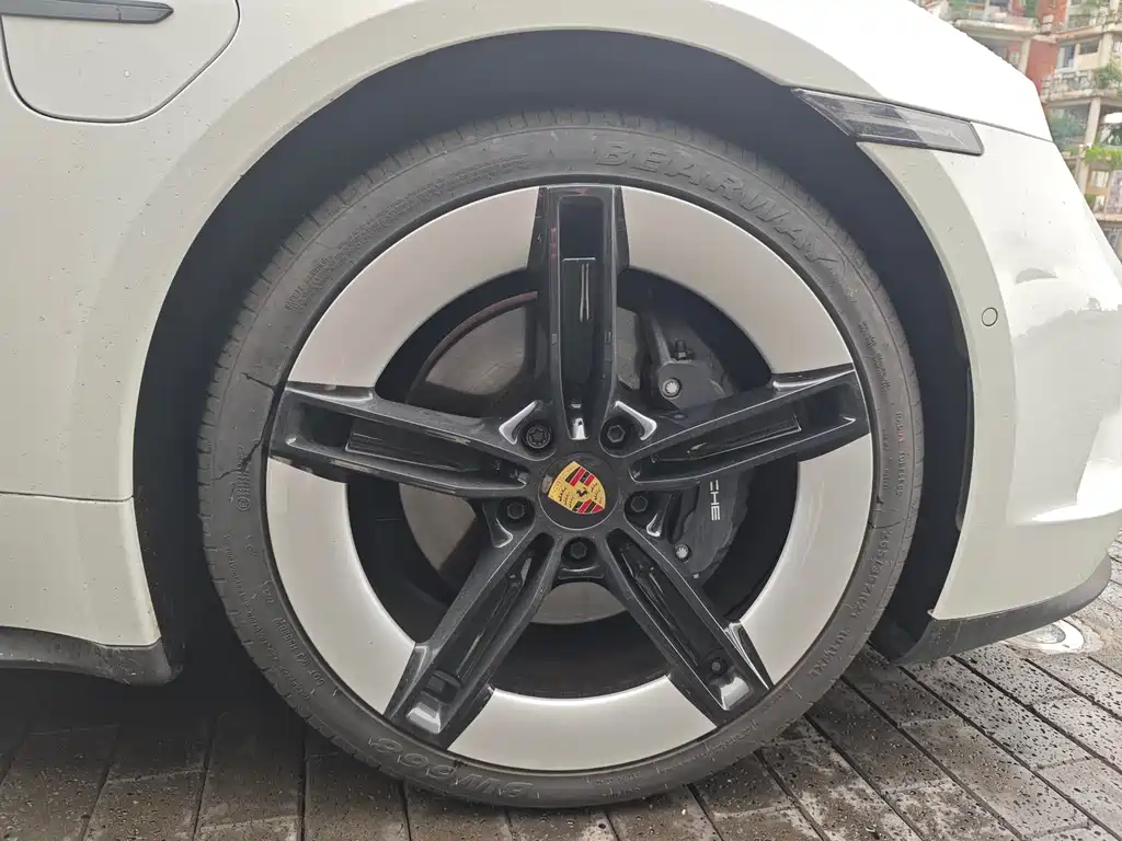 Porsche Taycan 2024
