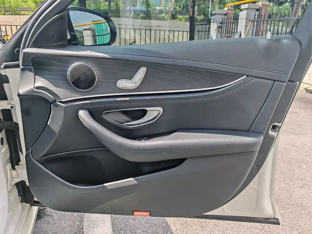 Mercedes-Benz E-Class 2020 — фото 10