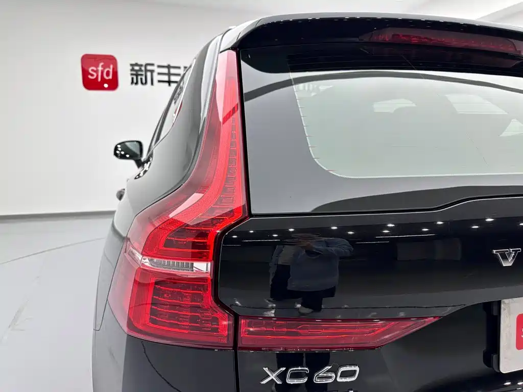 Volvo XC60 Plug-In Hybrid 2023 — фото 28
