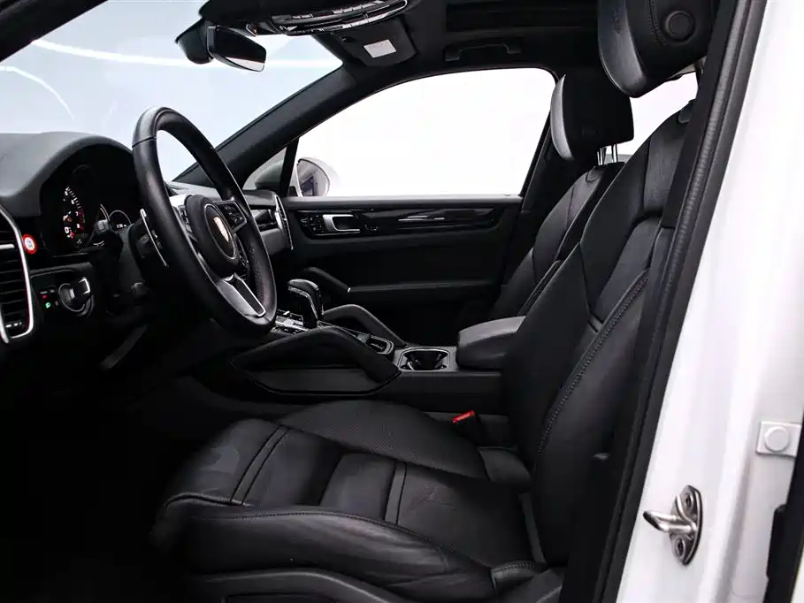 Porsche Cayenne Hybrid 2020 — фото 12
