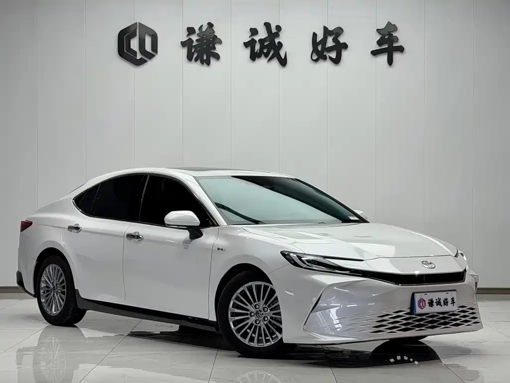 Toyota Camry 2025 — фото 3
