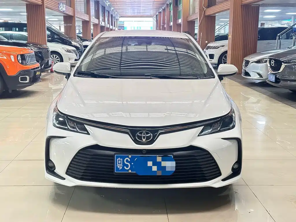 Toyota Corolla 2023 — фото 2
