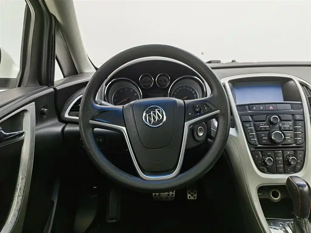 Buick Excelle 2014 — фото 11