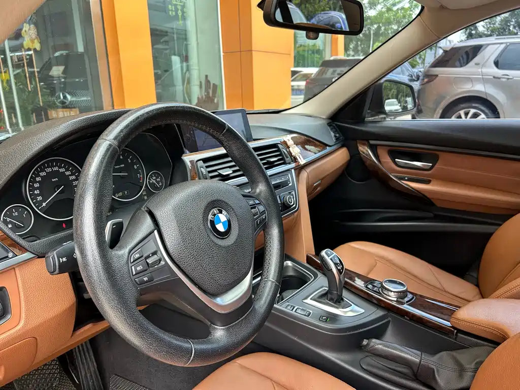 BMW 3 Series 2015 — фото 25