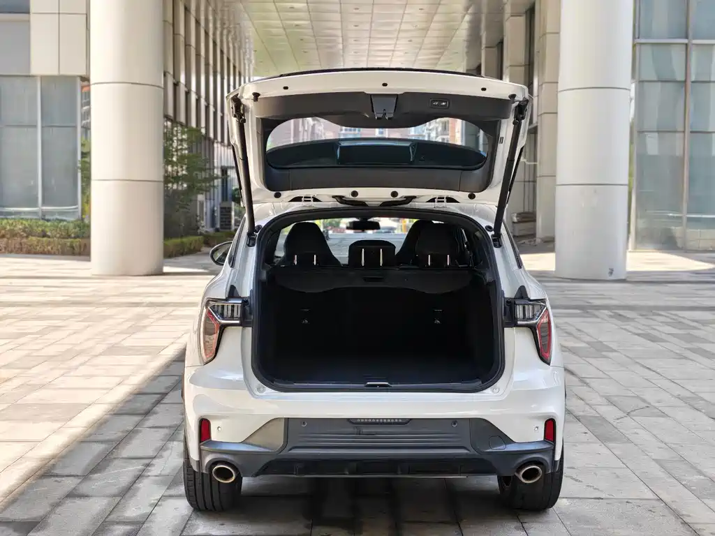 Lynk & Co 01 EM-P 2023 — фото 13