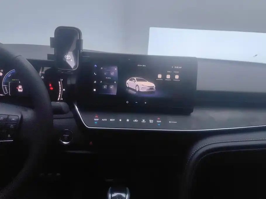Toyota Camry 2025 — фото 13