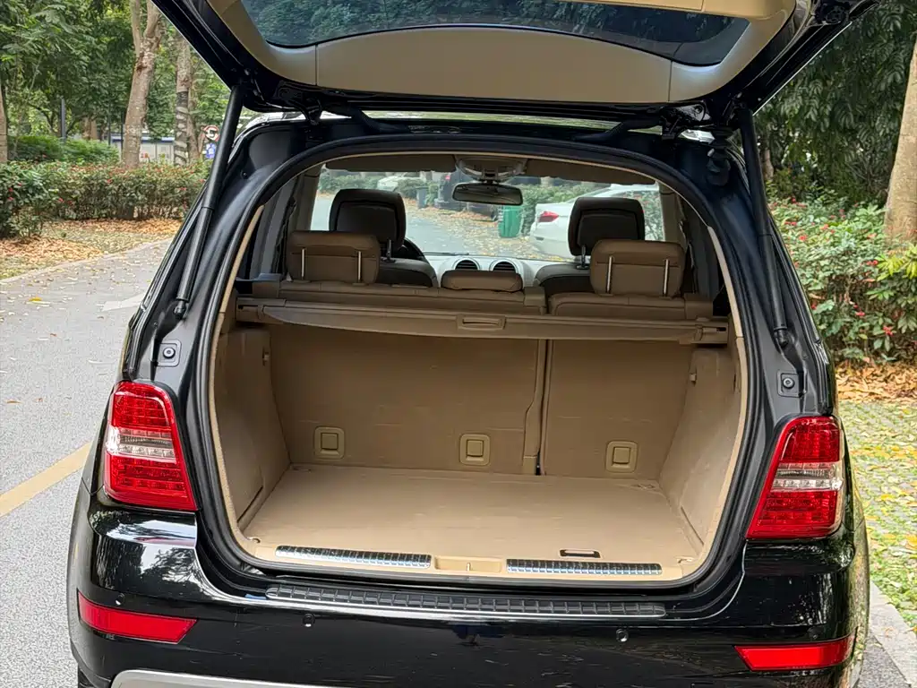 Mercedes-Benz M-Class 2010 — фото 16