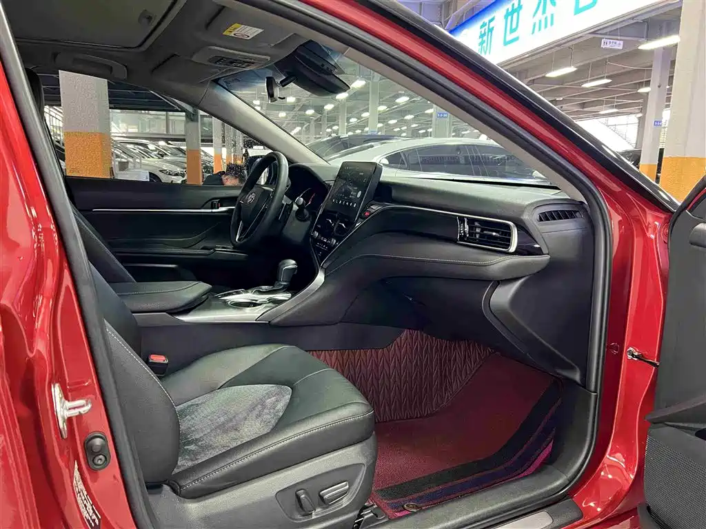 Toyota Camry 2021 — фото 10