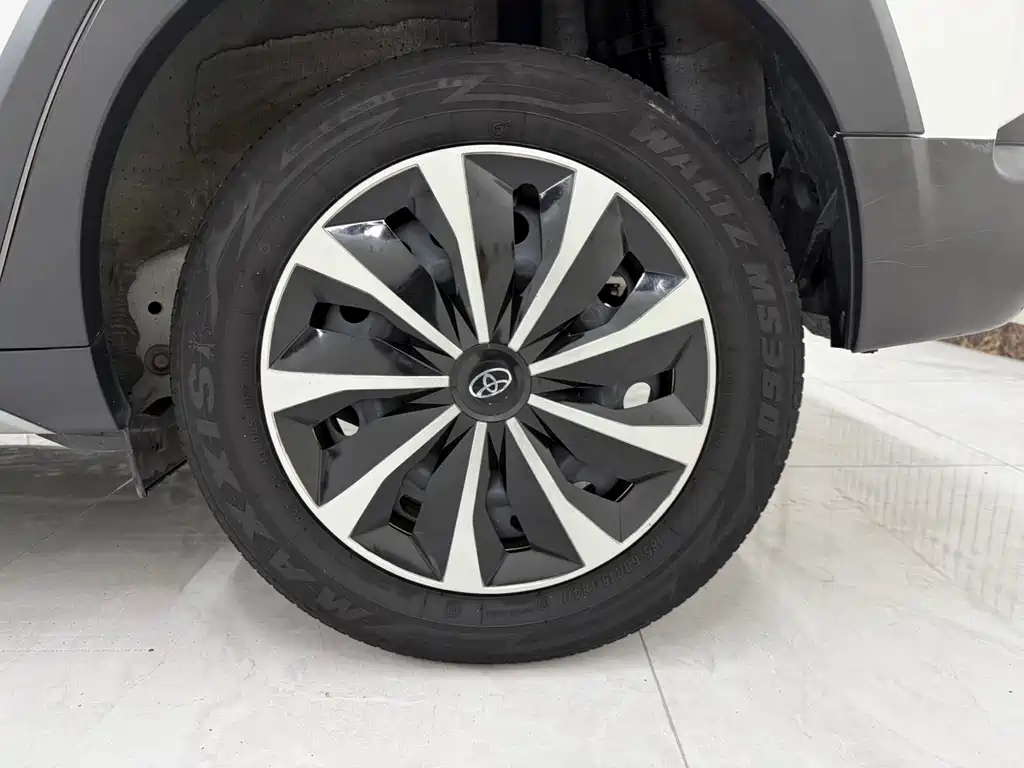 Toyota Yaris L 2023 — фото 19