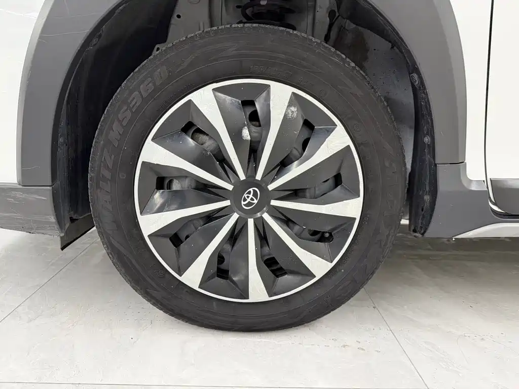 Toyota Yaris L 2023 — фото 20