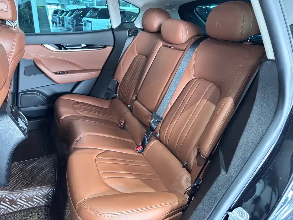 Maserati Levante 2018 — фото 32