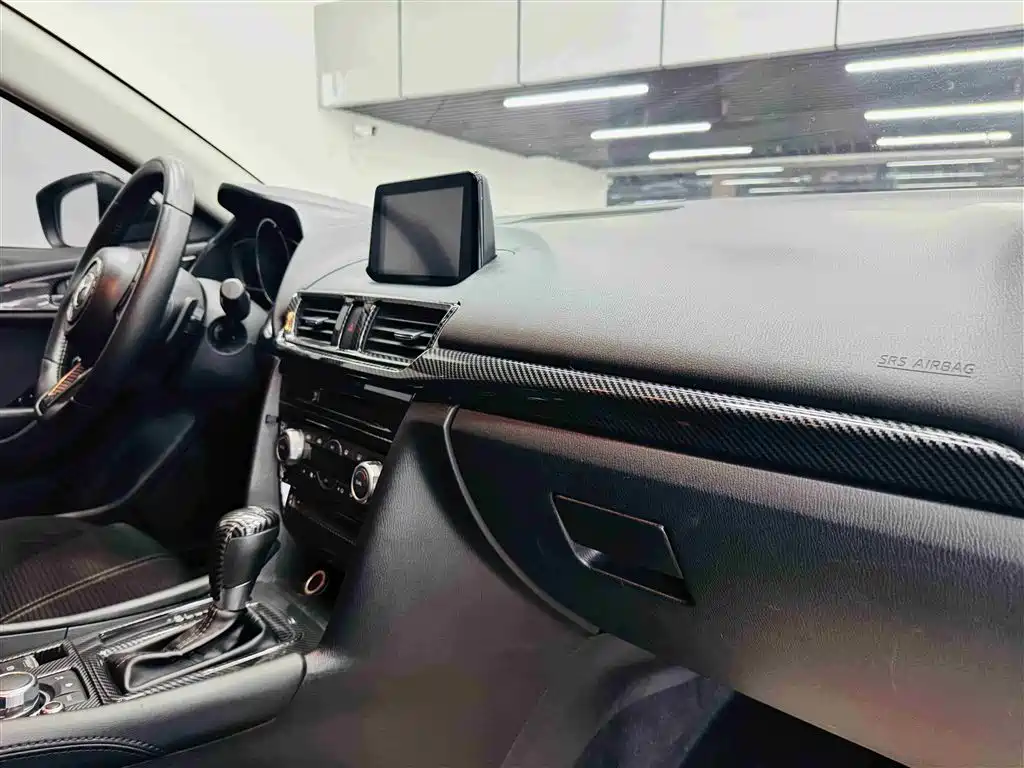 Mazda 3 Axela 2019 — фото 28