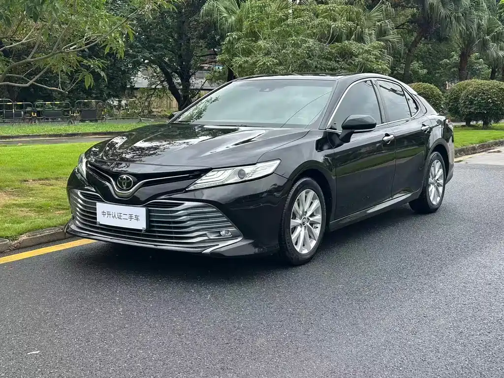 Toyota Camry 2018 — фото 1