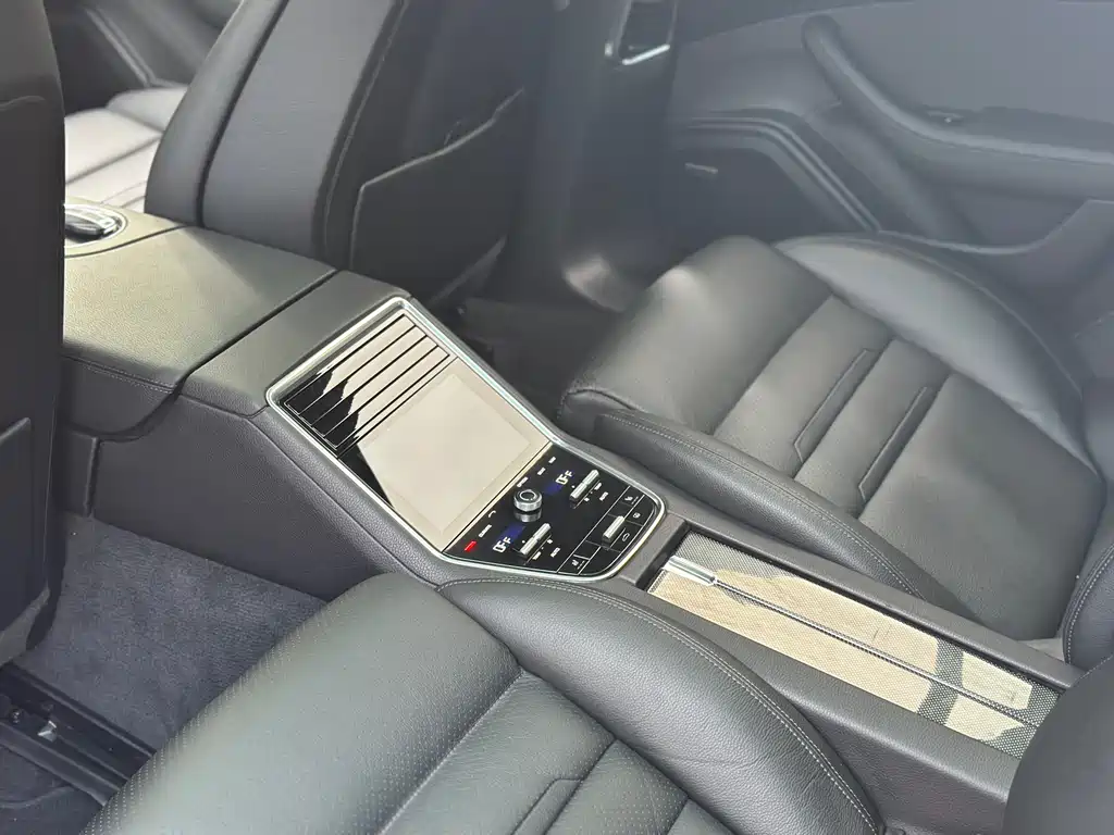 Porsche Panamera 2018 — фото 10