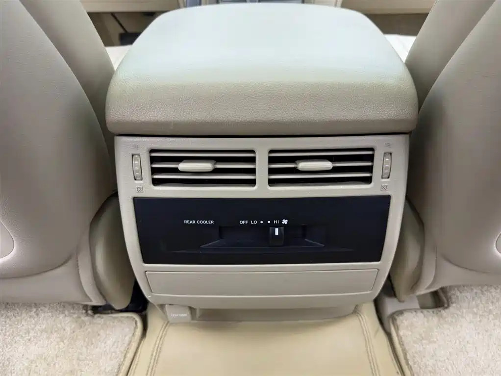 Toyota Land Cruiser 2018 — фото 11