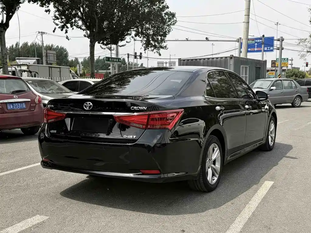 Toyota Crown 2017 — фото 7